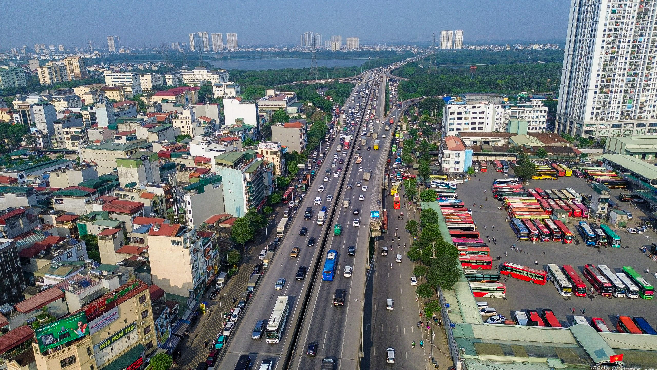 Người dân đổ về quê khiến cửa ngõ thủ đô ùn tắc- Ảnh 9.