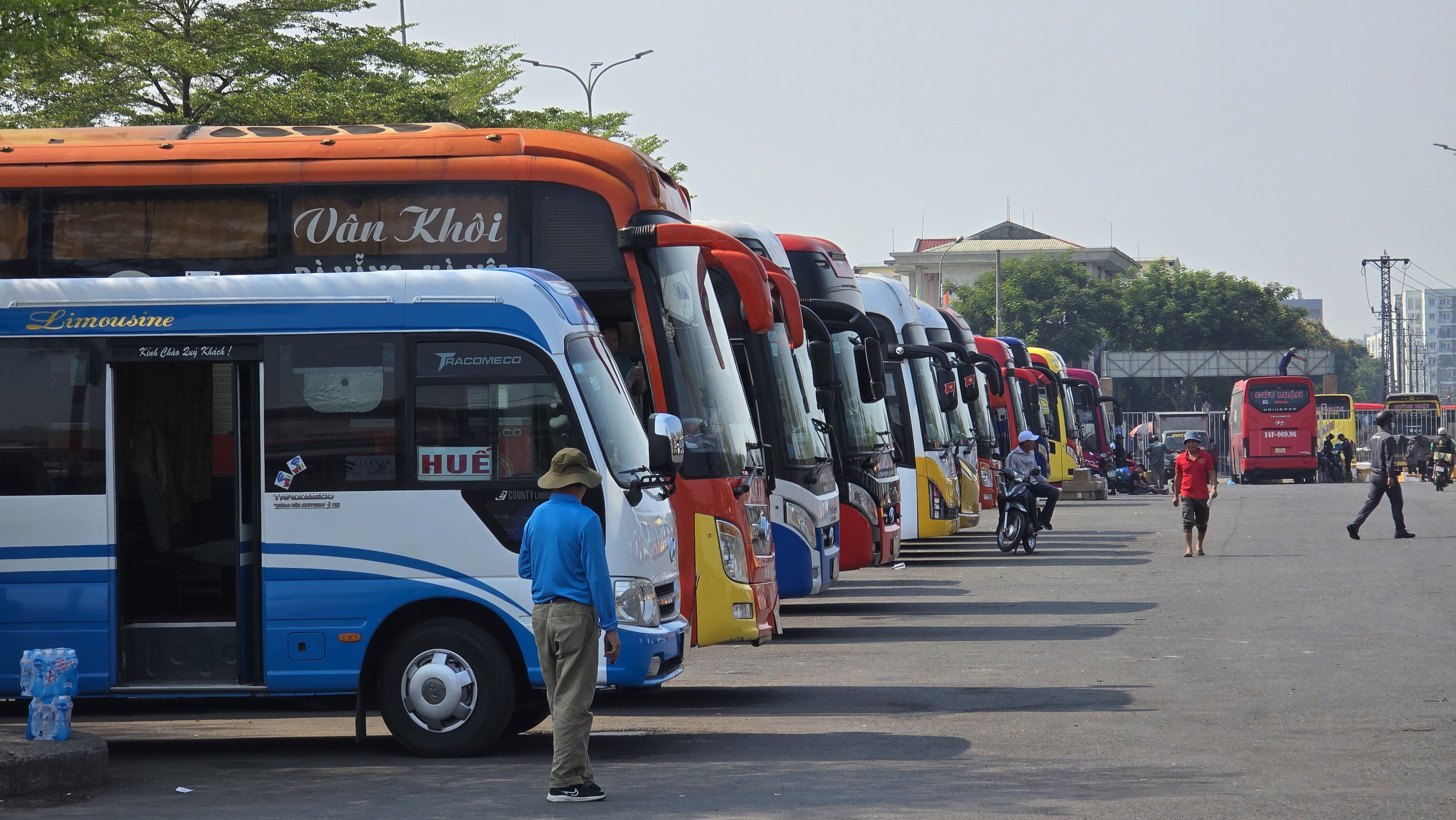 Khung cảnh lạ ở sân bay Tân Sơn Nhất trong ngày đầu nghỉ lễ 30-4, 1-5- Ảnh 8.