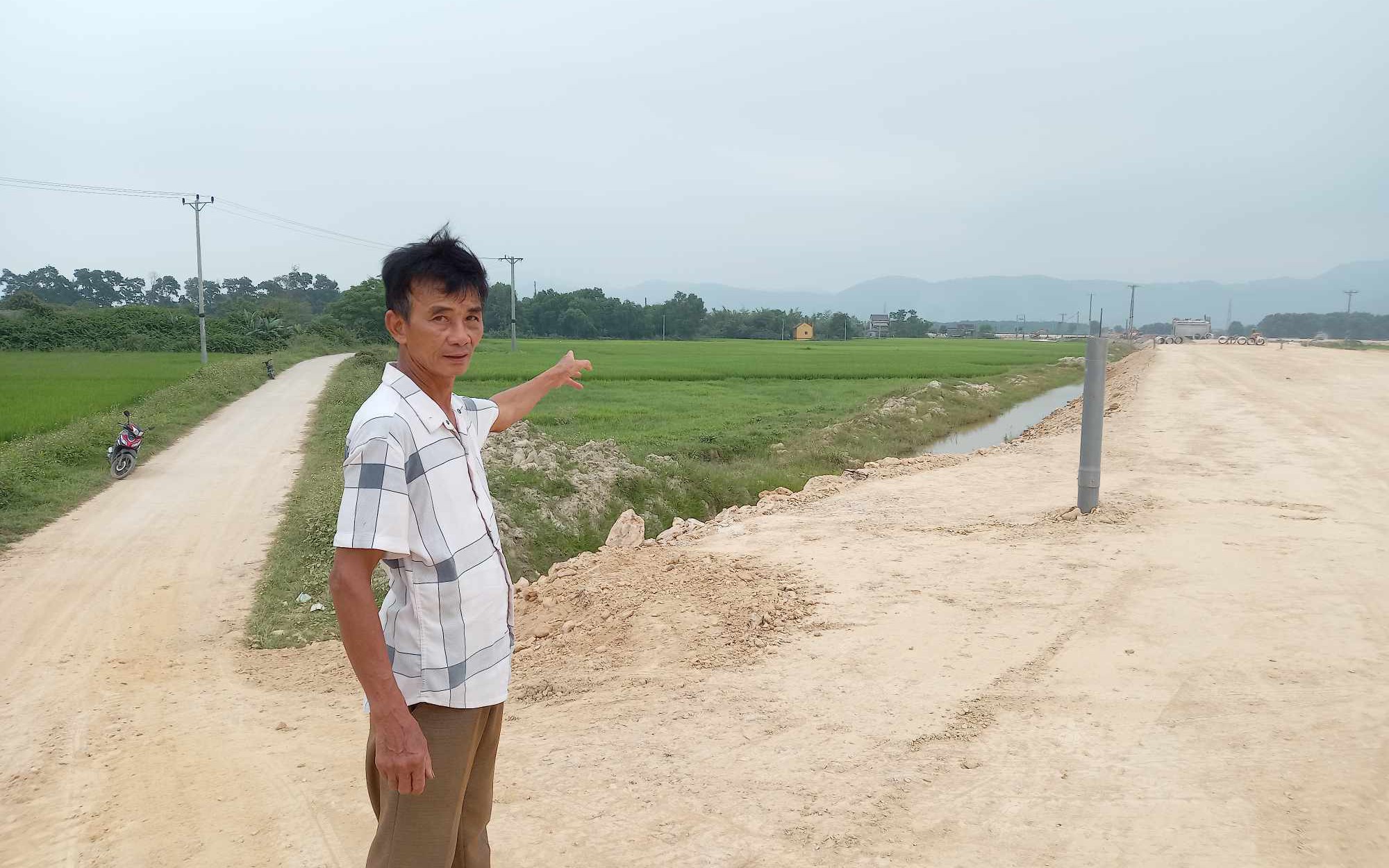 Người dân lo lắng khi đường giao thông nông thôn bị đường dẫn cao tốc Bắc-Nam chia cắt