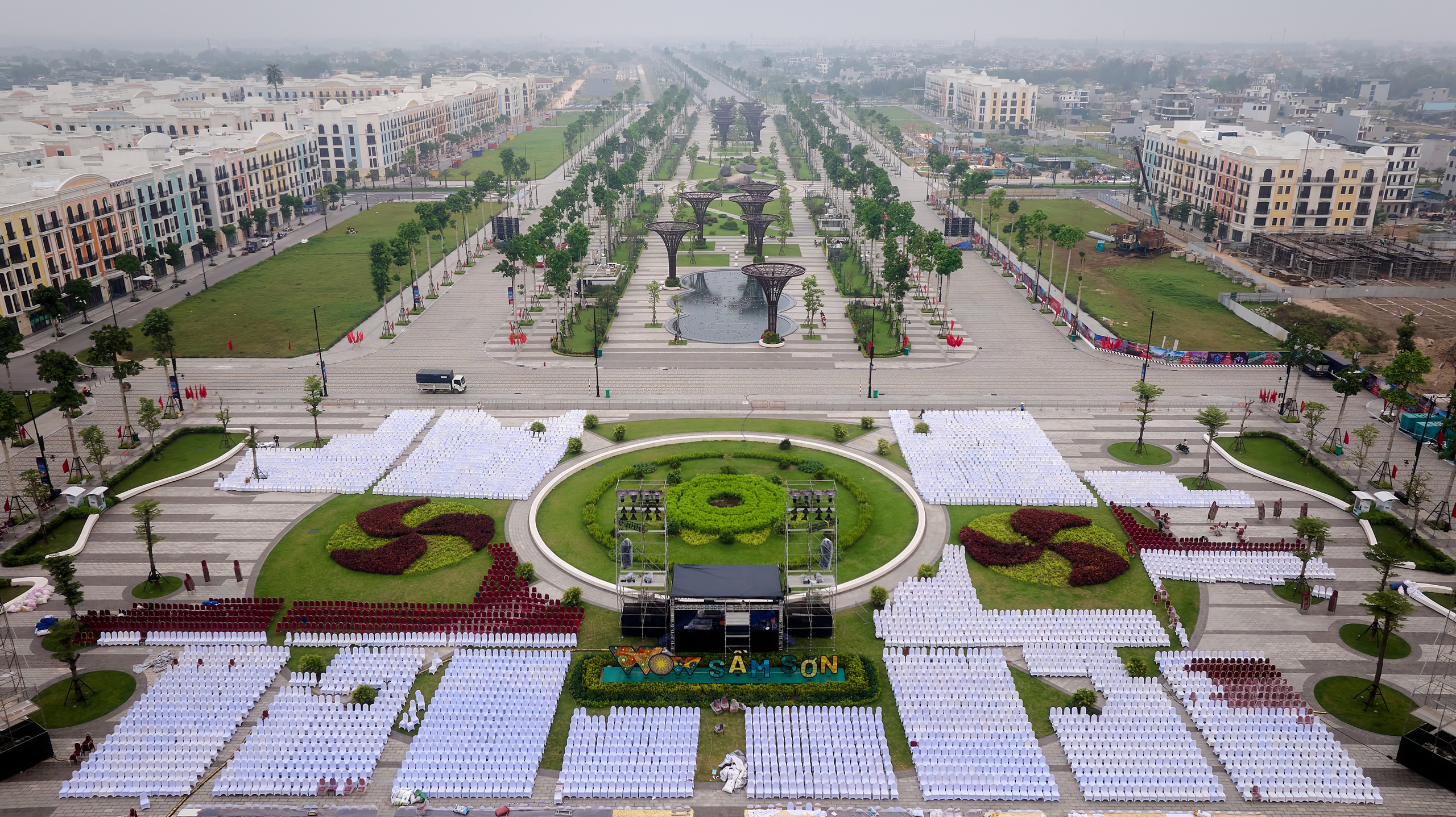 Cận cảnh "trận địa" ph&aacute;o hoa chuẩn bị khai hỏa ở Sầm Sơn- Ảnh 3.