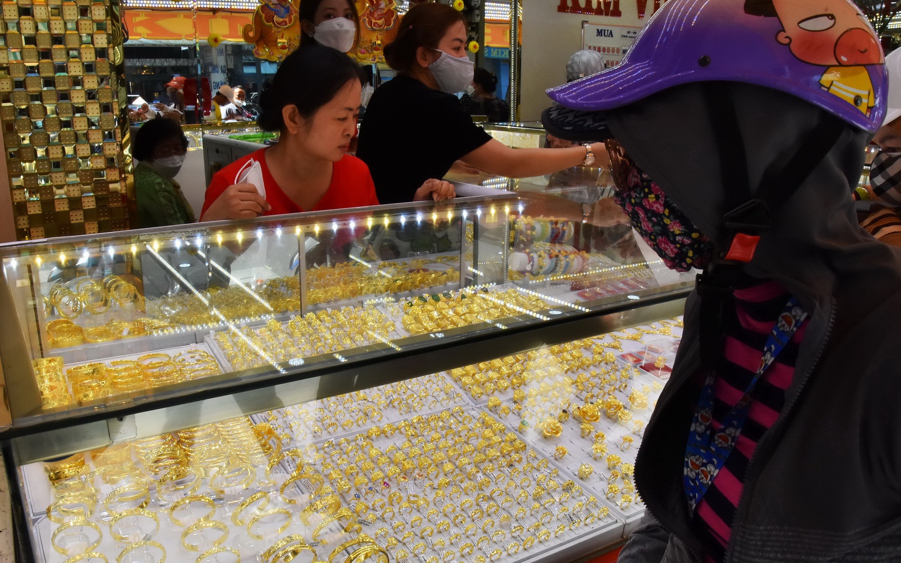 Giá vàng SJC, vàng nhẫn "bất động" trong ngày đầu nghỉ lễ
