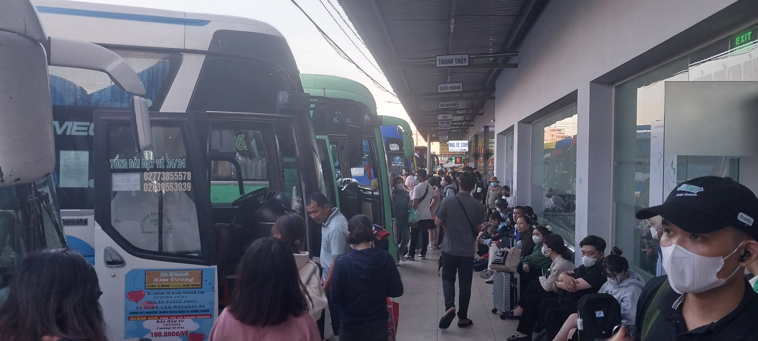 Ngày đầu kỳ nghỉ lễ 30-4 và 1-5: Giao thông nhiều nơi ở cửa ngõ TP HCM ùn ứ- Ảnh 5.
