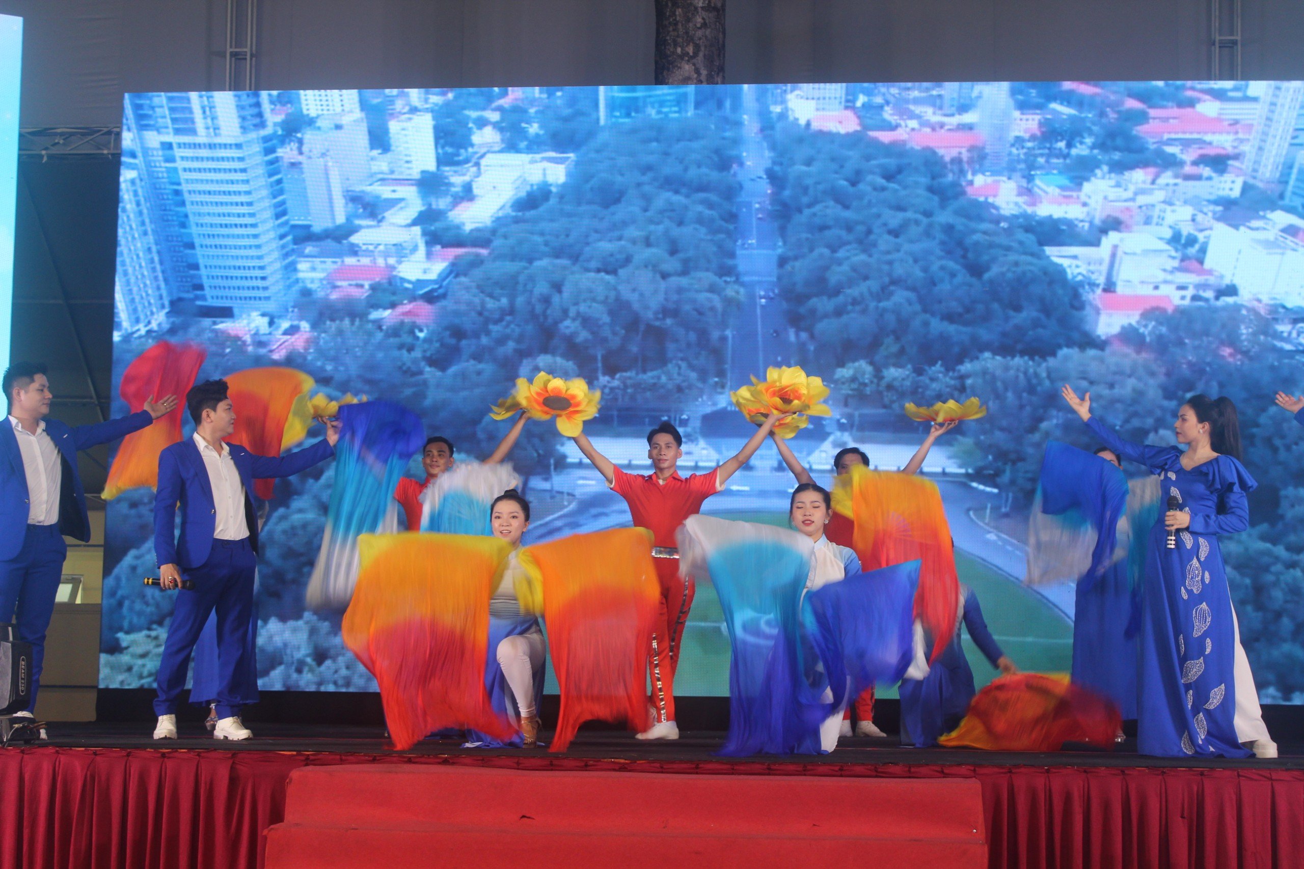 Khai mạc Tháng Công nhân 2024 tại TP HCM: Tôn vinh xứng đáng, chăm lo thiết thực cho người lao động- Ảnh 3.