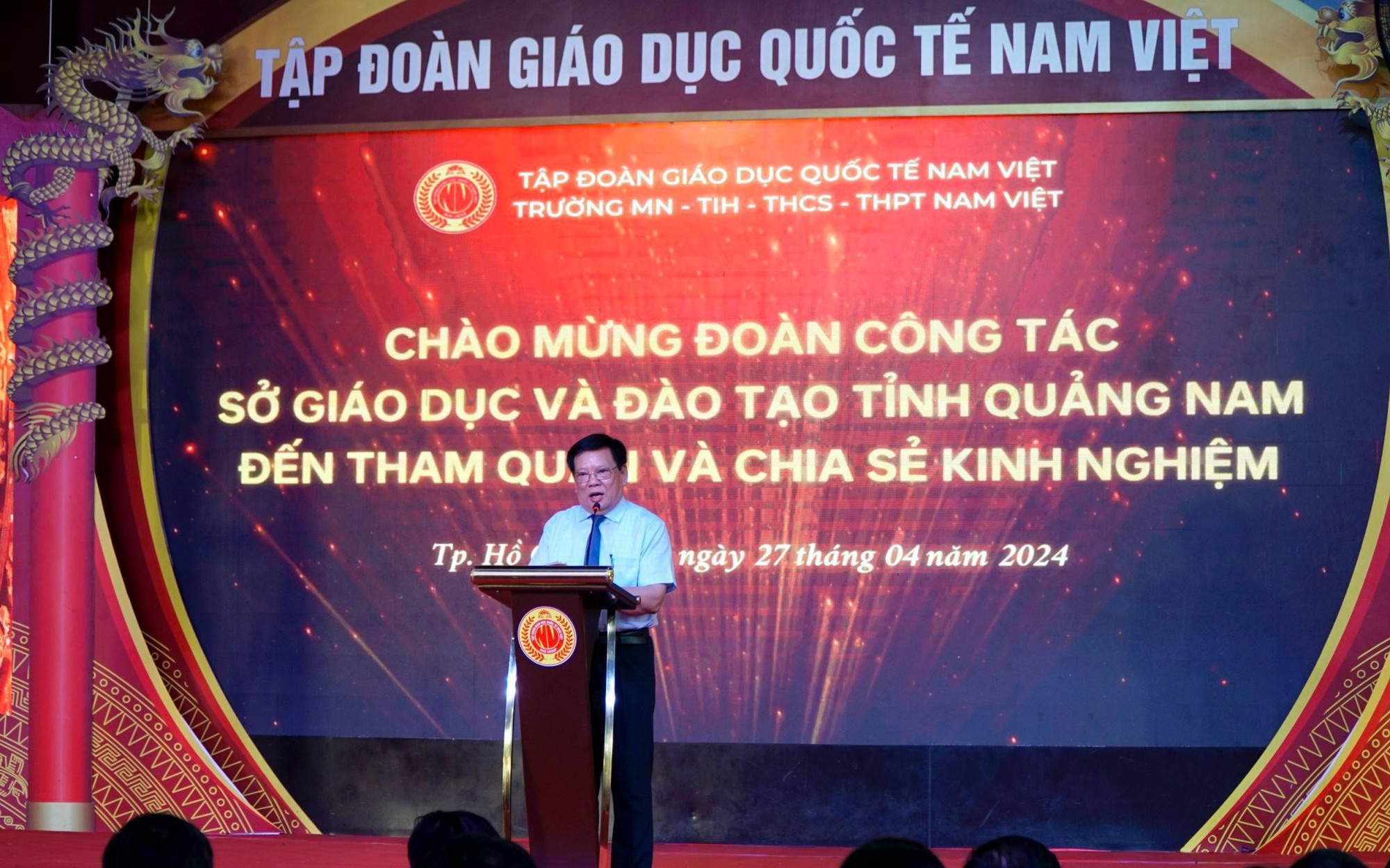 Lãnh đạo Sở GD-ĐT Quảng Nam dẫn hiệu trưởng, giáo viên đi học hỏi mô hình trường ngoài công lập