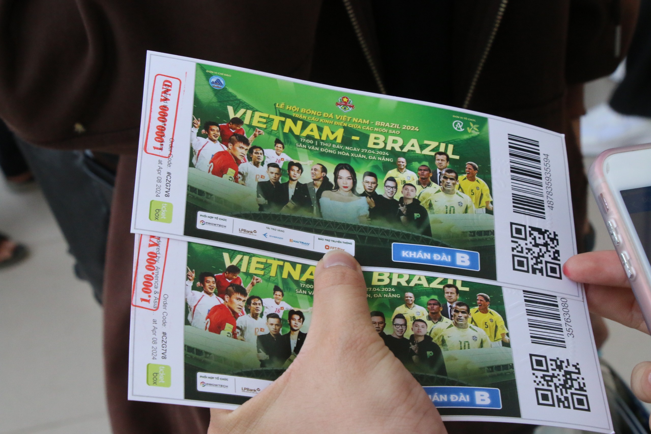 Giao hữu bóng đá giữa các cựu ngôi sao Việt Nam và Brazil- Ảnh 4.