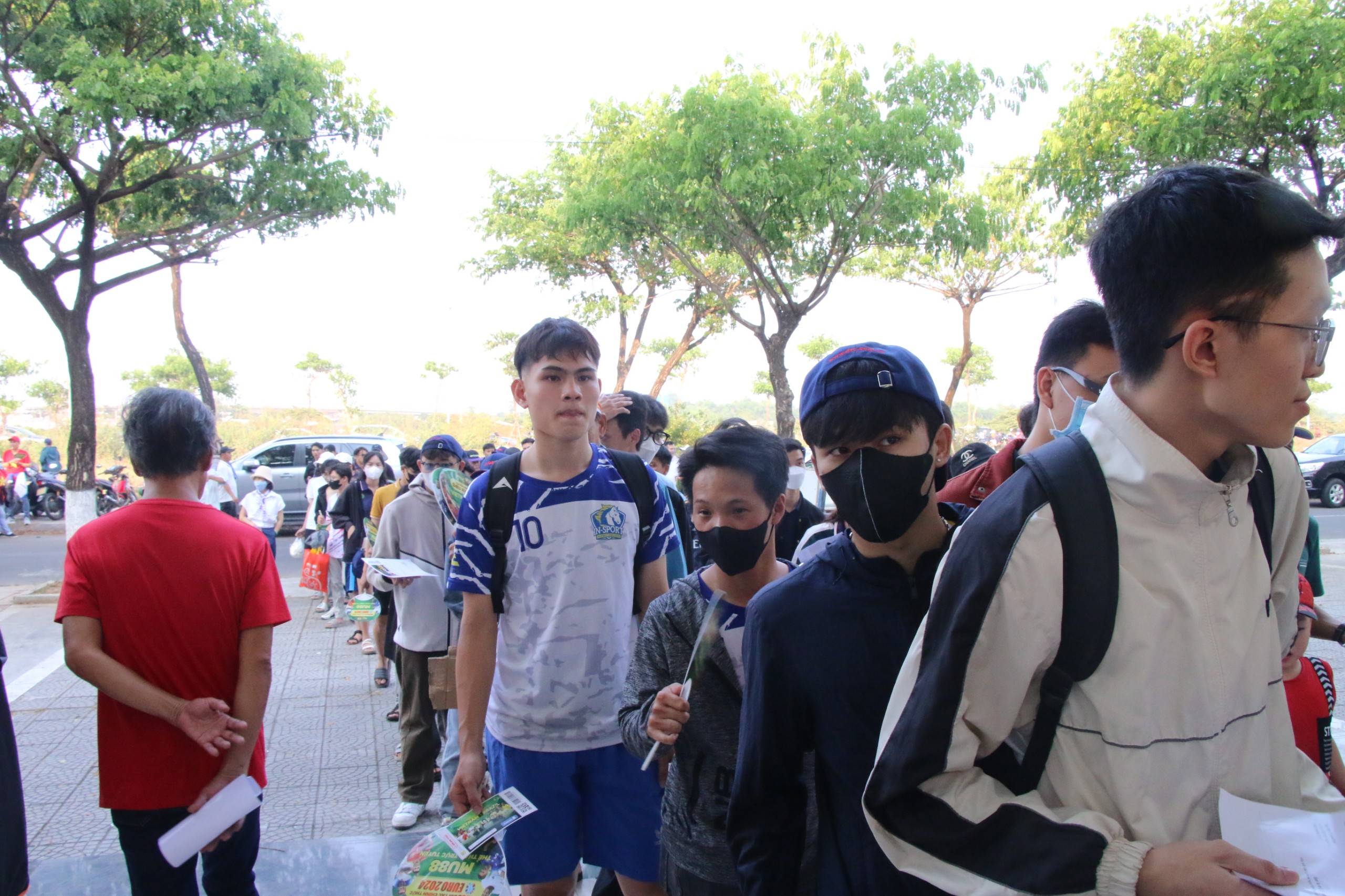 Giao hữu bóng đá giữa các cựu ngôi sao Việt Nam và Brazil- Ảnh 2.
