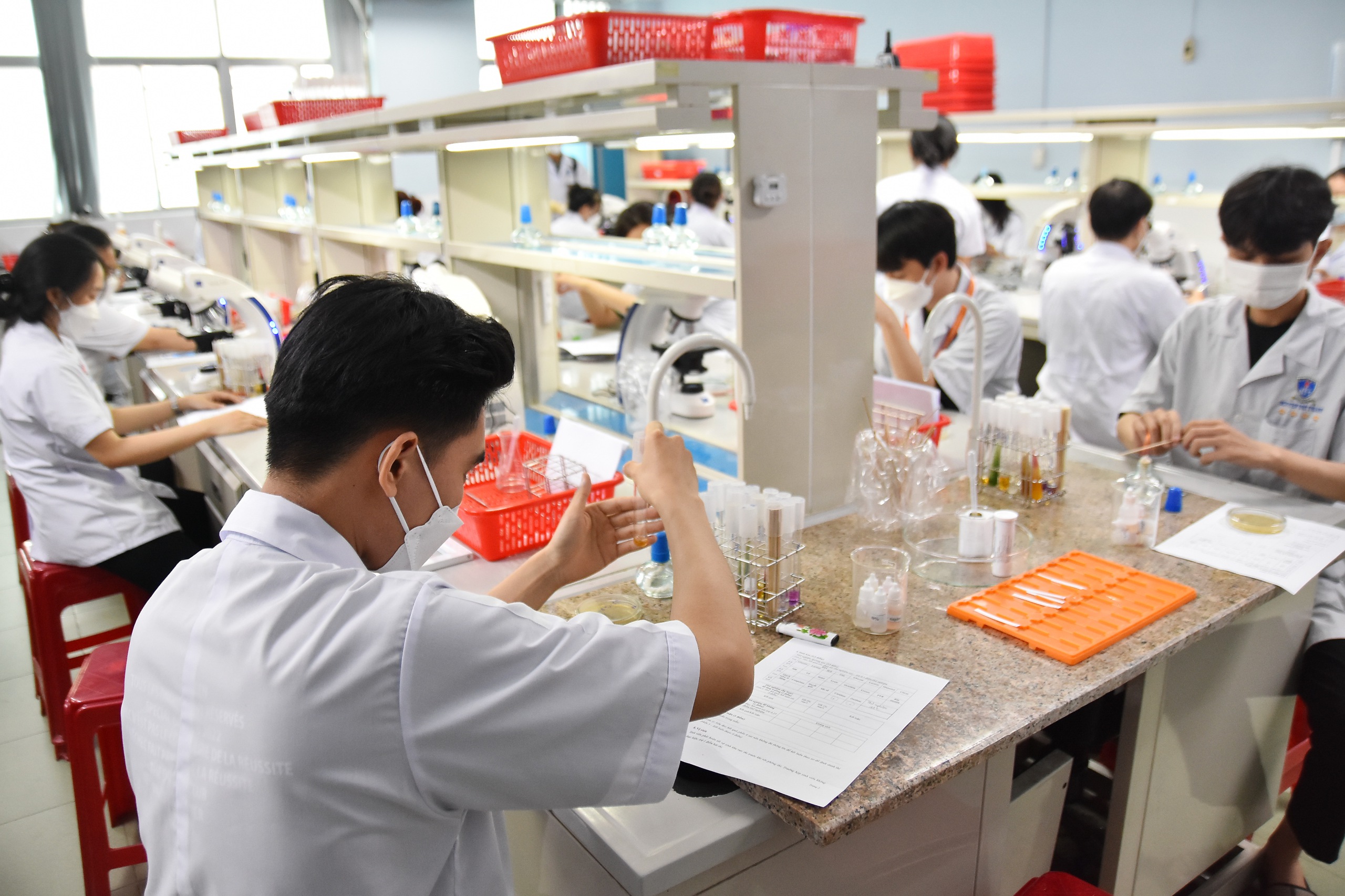 Các cơ sở giáo dục cần đổi mới phương pháp dạy học, hướng đến phát triển nguồn nhân lực chất lượng cao.Ảnh: Tấn Thạnh