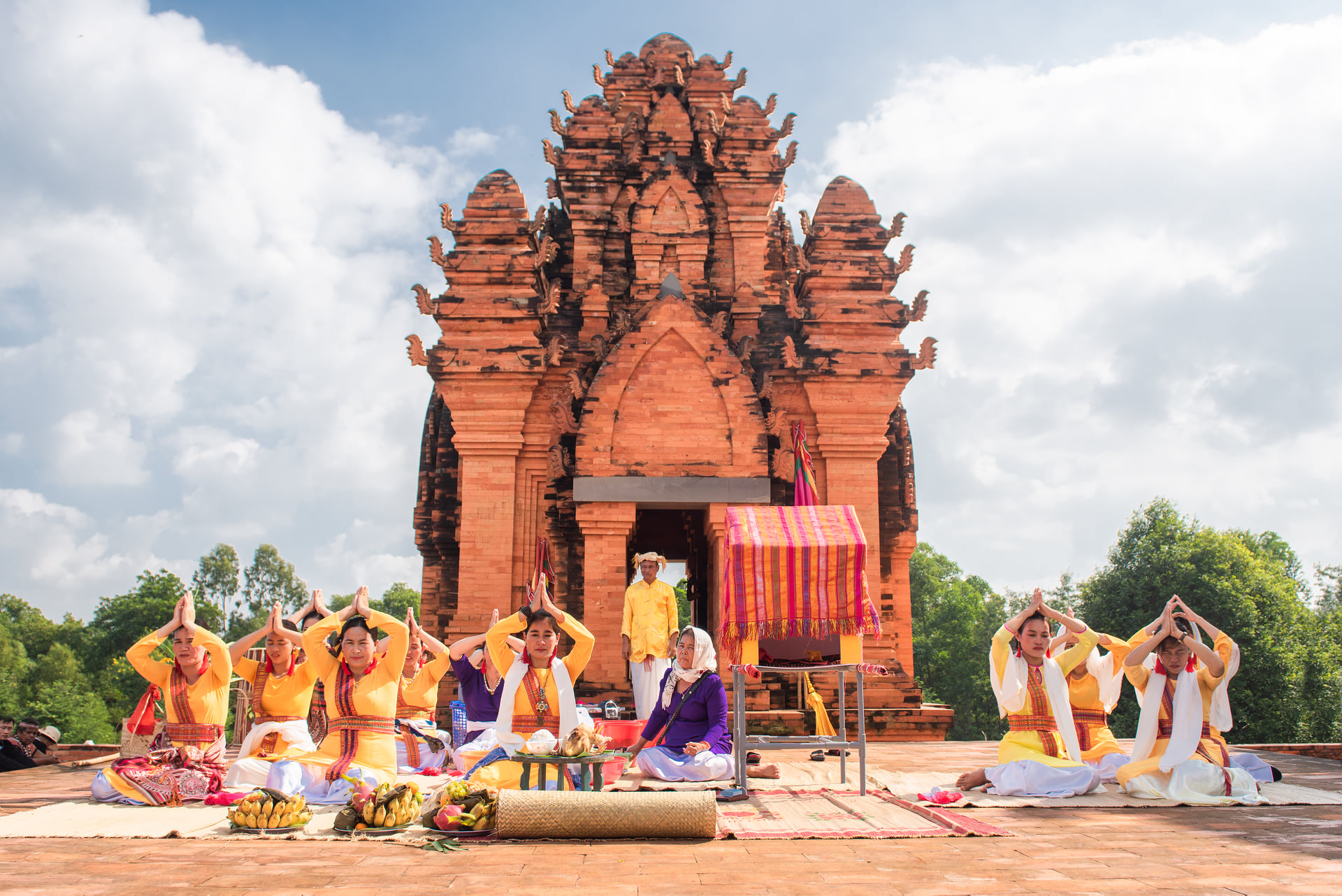 B&aacute;o Người Lao Động trao cờ, học bổng tại lễ c&ocirc;ng bố quy hoạch tỉnh Ninh Thuận- Ảnh 11.