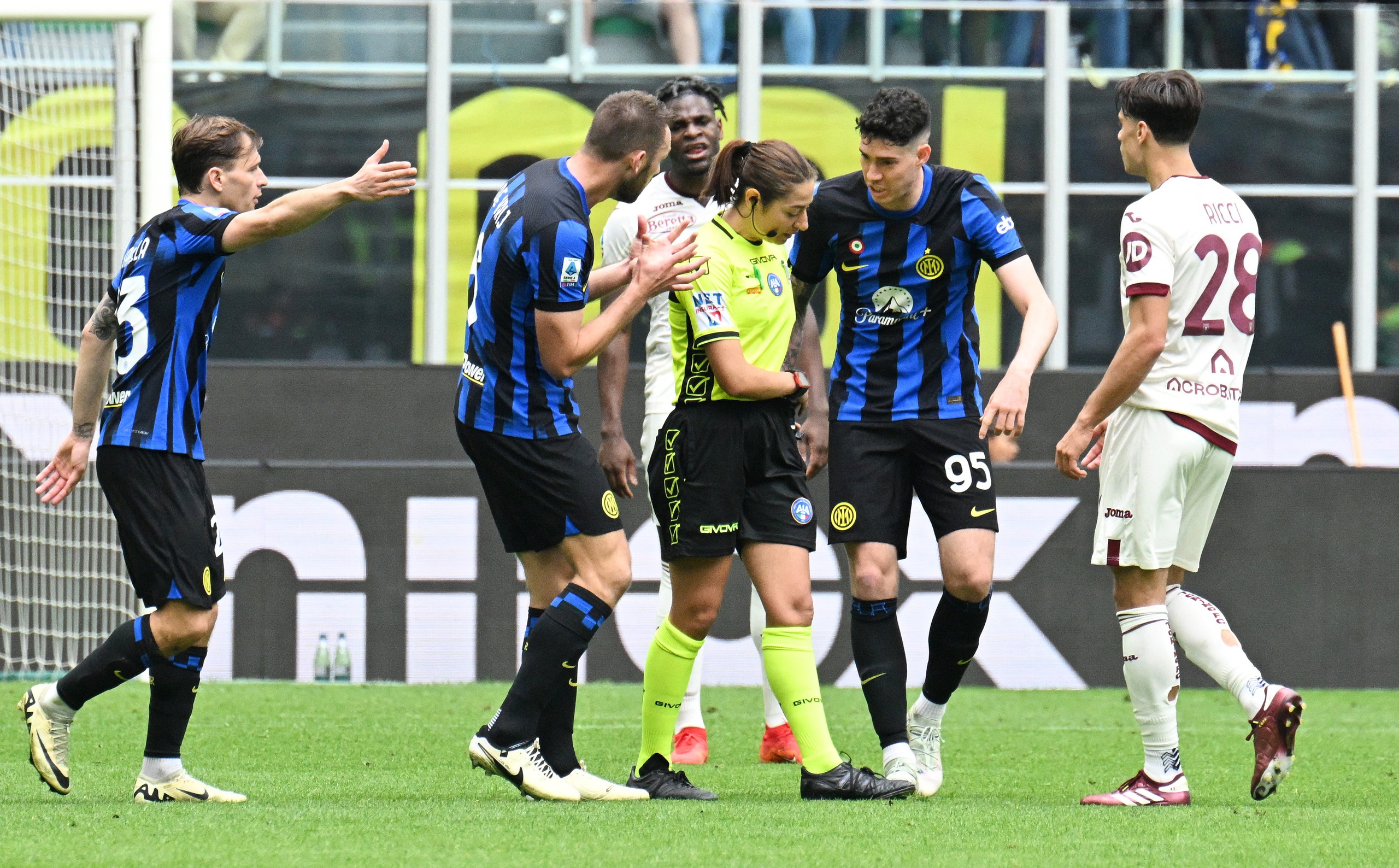 Iner mừng chức v&ocirc; địch Serie A bằng chiến thắng trước Torino- Ảnh 2.