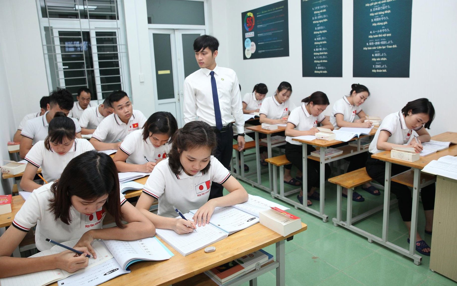 Giải quyết việc làm, nâng chất nguồn nhân lực
