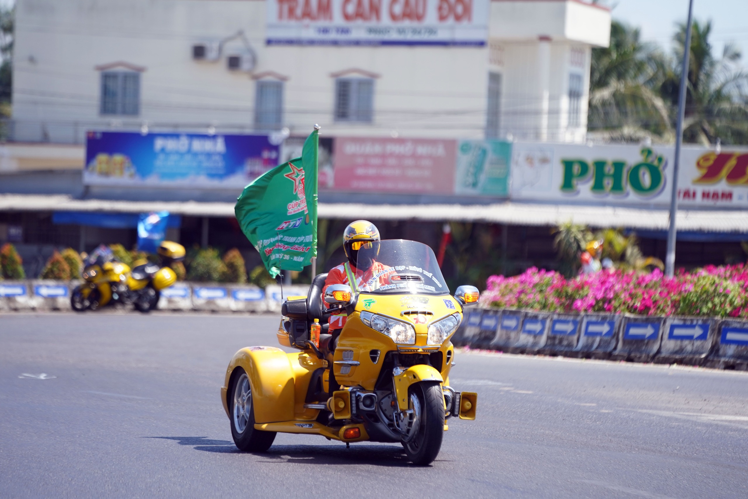Những