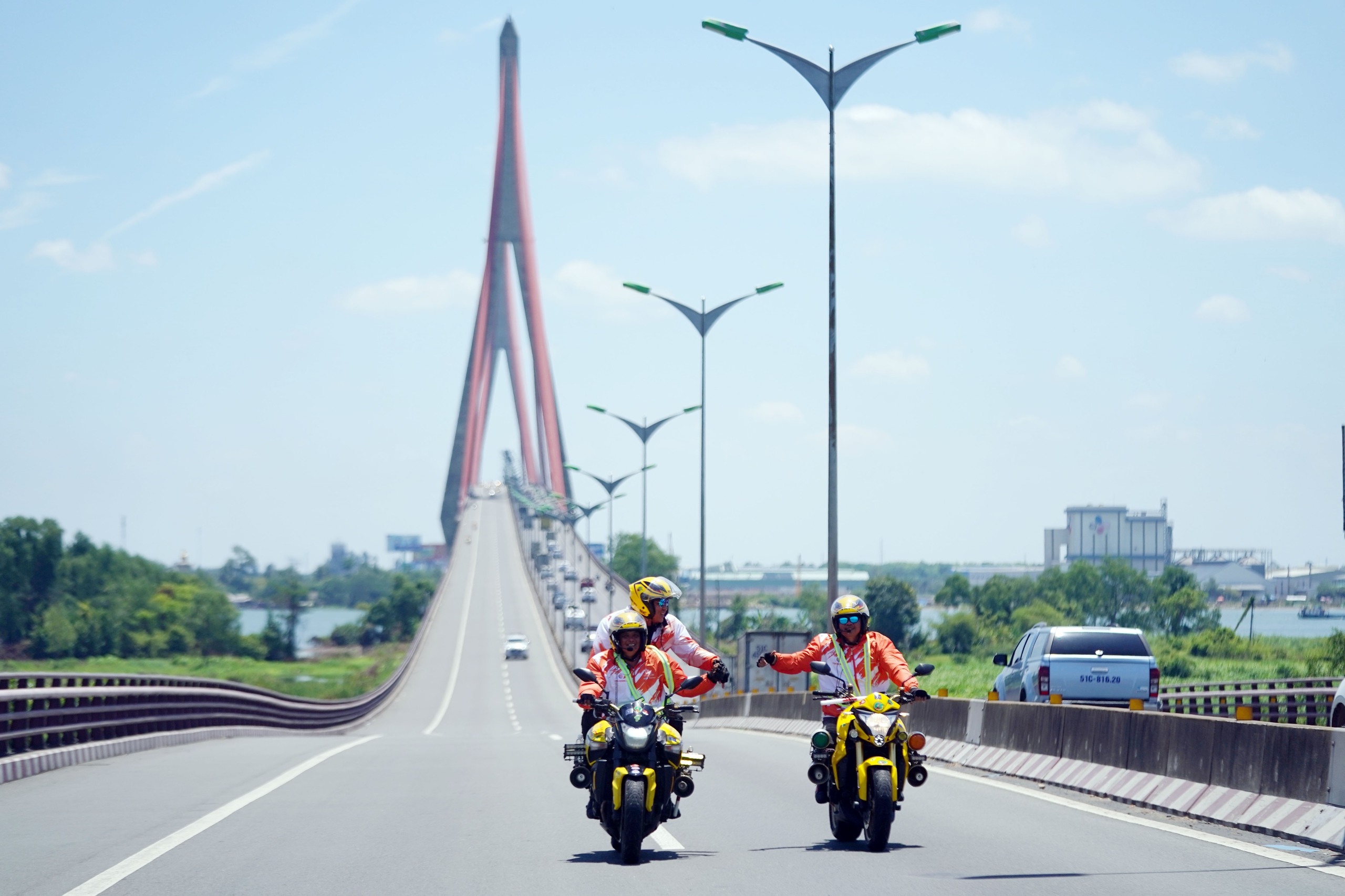 Những