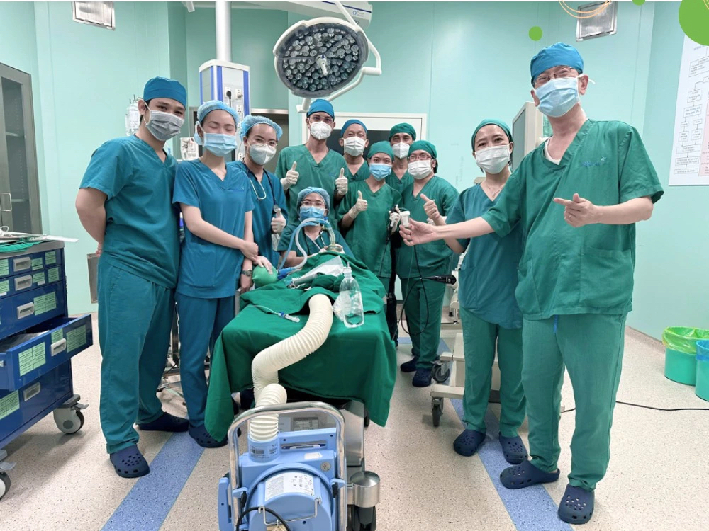 Sau khi ngậm tr&aacute;i xo&agrave;i, b&eacute; trai 8 th&aacute;ng tuổi t&iacute;m t&aacute;i- Ảnh 1.