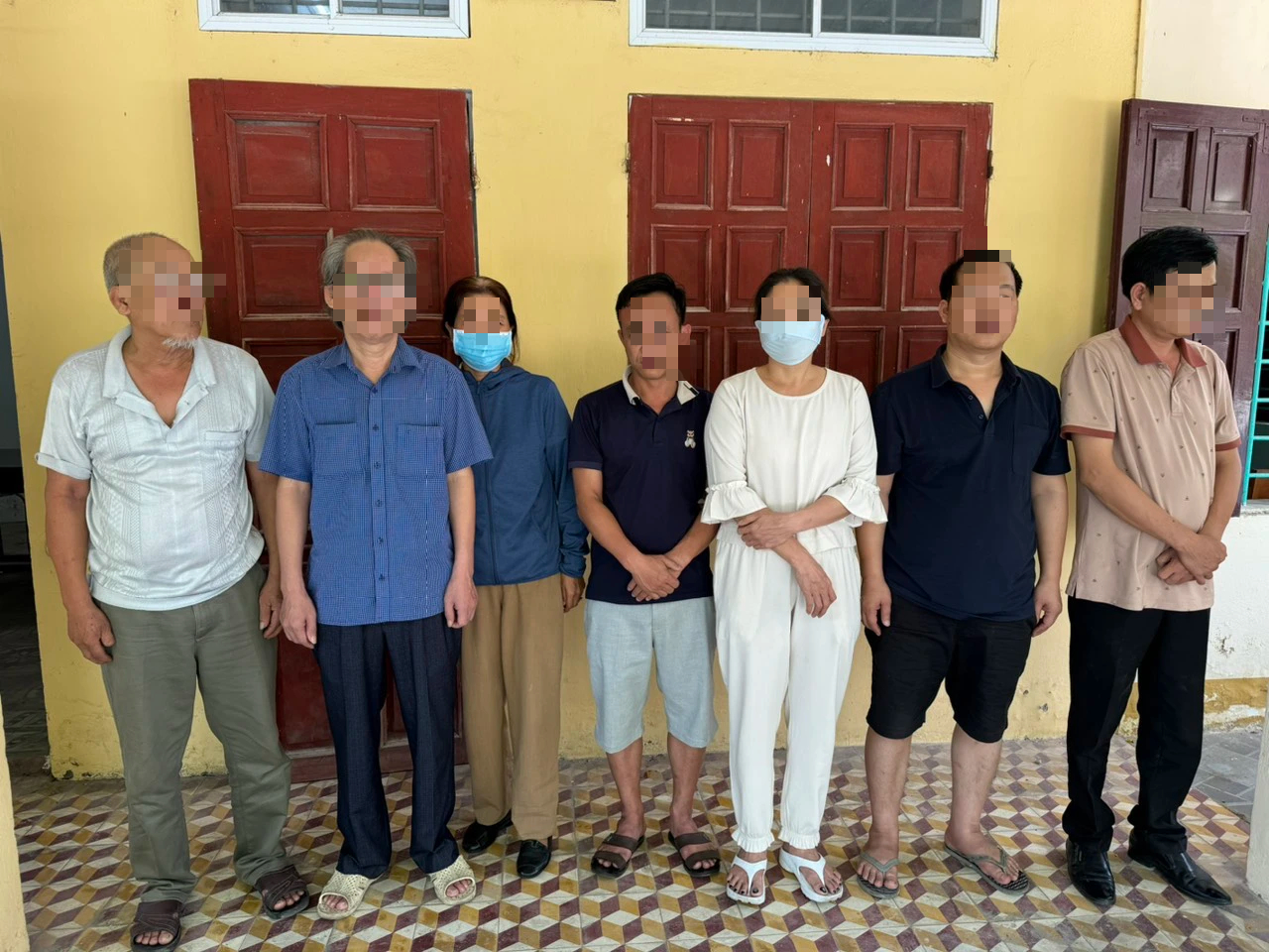 Tạm giam 4 bị can trong vụ bắt 