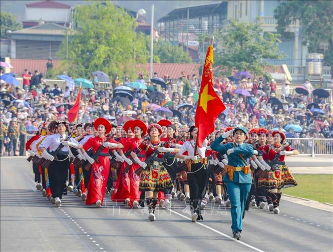 Hơn 12.000 người hợp luyện diễu binh, diễu h&agrave;nh tr&ecirc;n đường phố Điện Bi&ecirc;n Phủ- Ảnh 4.