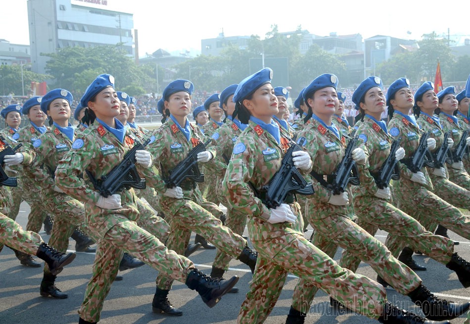 Hơn 12.000 người hợp luyện diễu binh, diễu h&agrave;nh tr&ecirc;n đường phố Điện Bi&ecirc;n Phủ- Ảnh 10.