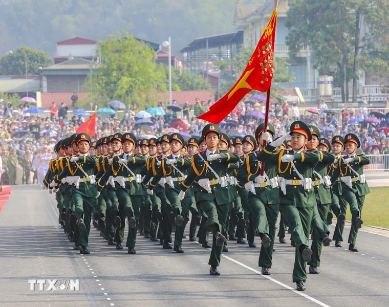 Hơn 12.000 người hợp luyện diễu binh, diễu h&agrave;nh tr&ecirc;n đường phố Điện Bi&ecirc;n Phủ- Ảnh 3.