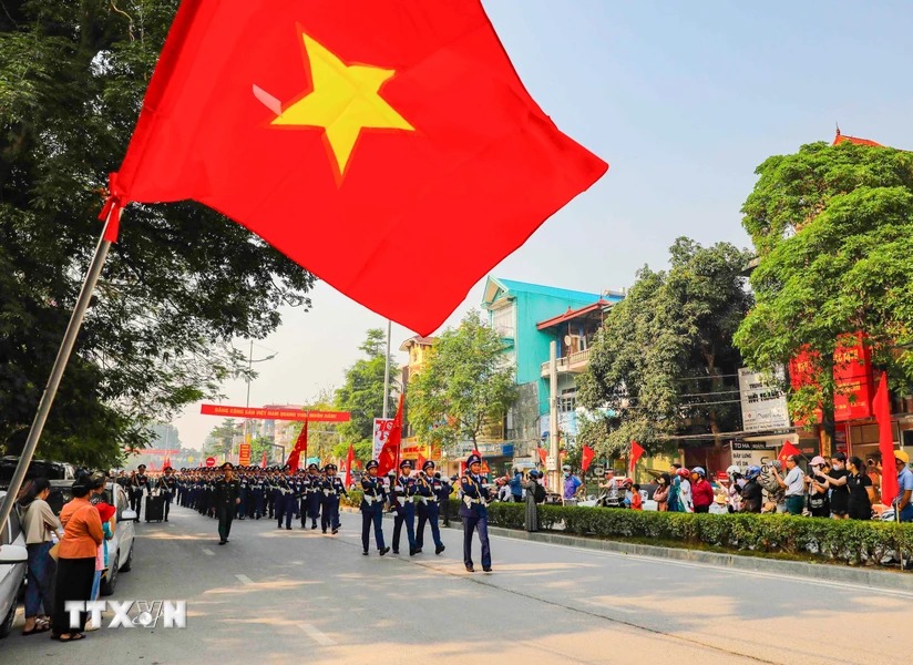 Hơn 12.000 người hợp luyện diễu binh, diễu h&agrave;nh tr&ecirc;n đường phố Điện Bi&ecirc;n Phủ- Ảnh 12.