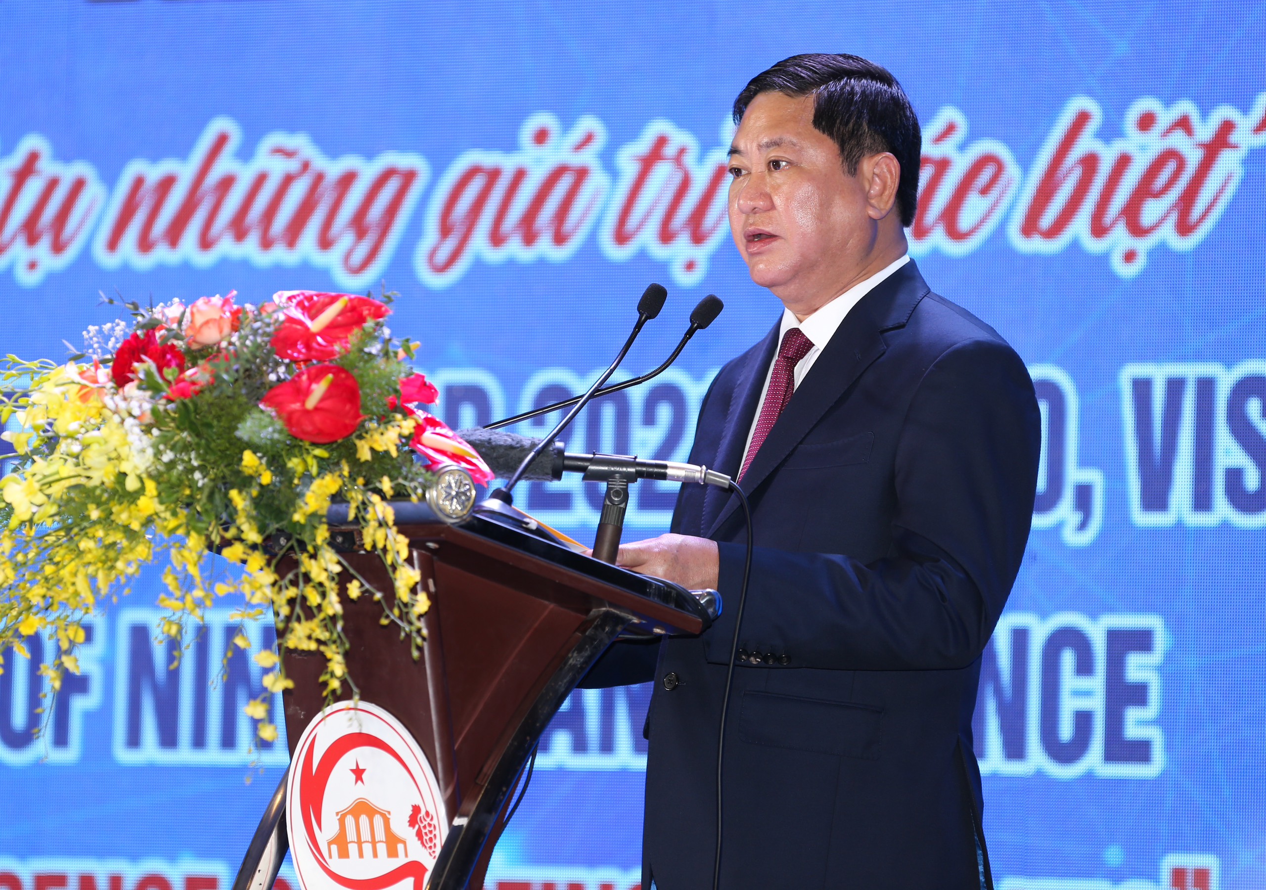 B&aacute;o Người Lao Động trao cờ, học bổng tại lễ c&ocirc;ng bố quy hoạch tỉnh Ninh Thuận- Ảnh 9.