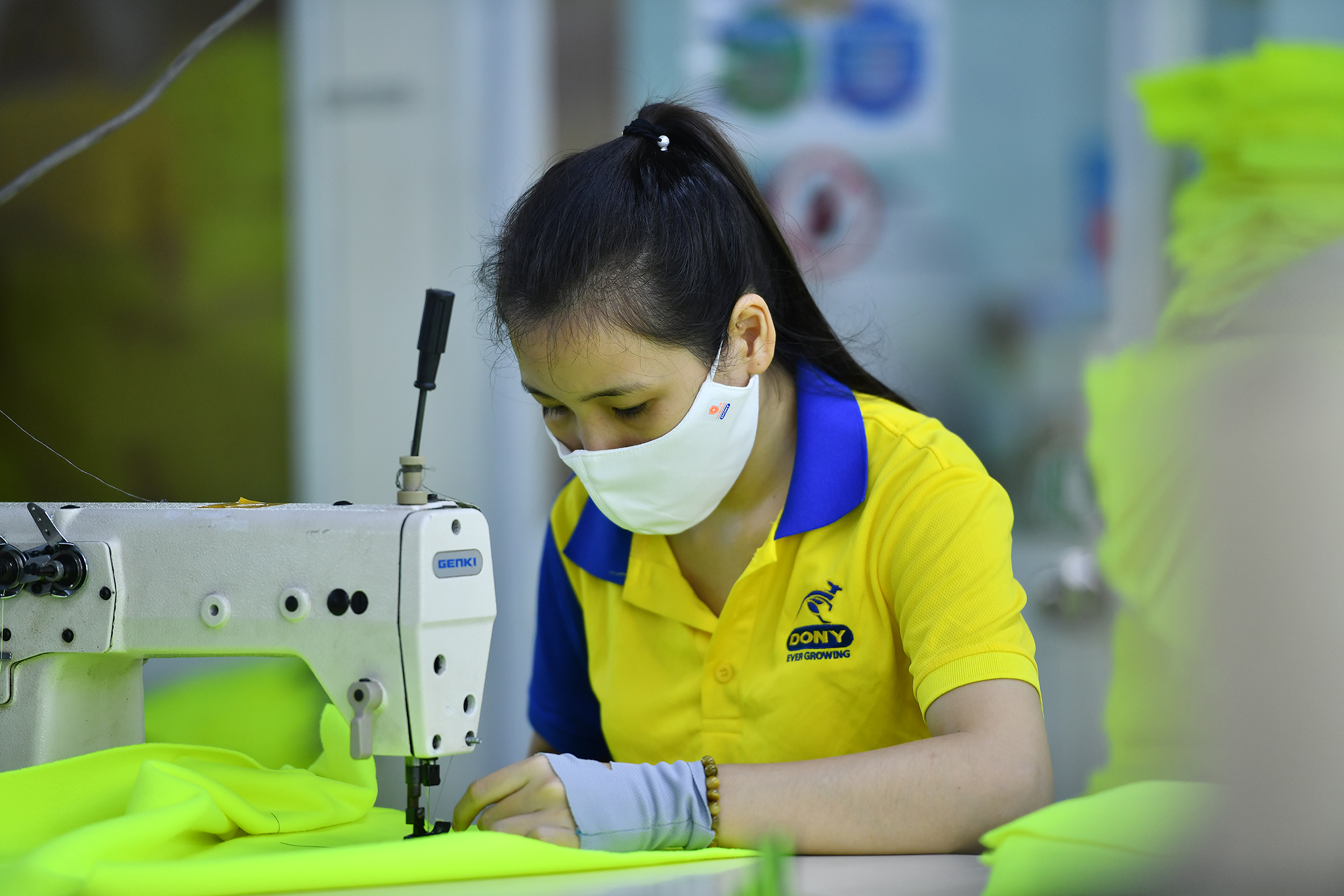 Lương cao gấp ba, nhiều công nhân tự nguyện làm việc xuyên lễ- Ảnh 1.