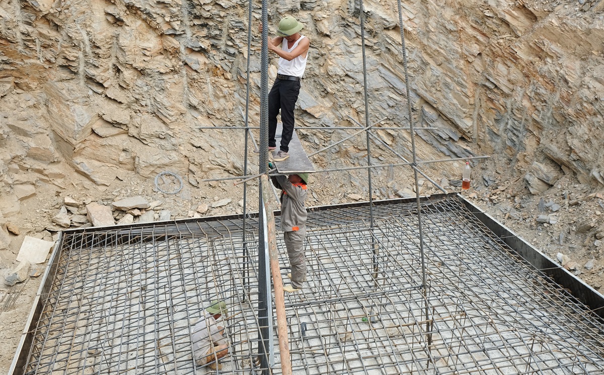 Công nhân "đội nắng" làm việc xuyên lễ trên công trường đường dây 500 kV- Ảnh 5.