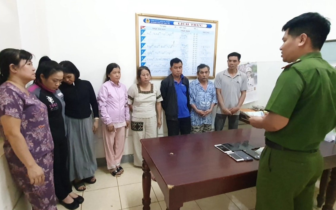 Cảnh sát đồng loạt đột kích 10 địa điểm, bắt giữ bà trùm đường dây đánh bạc