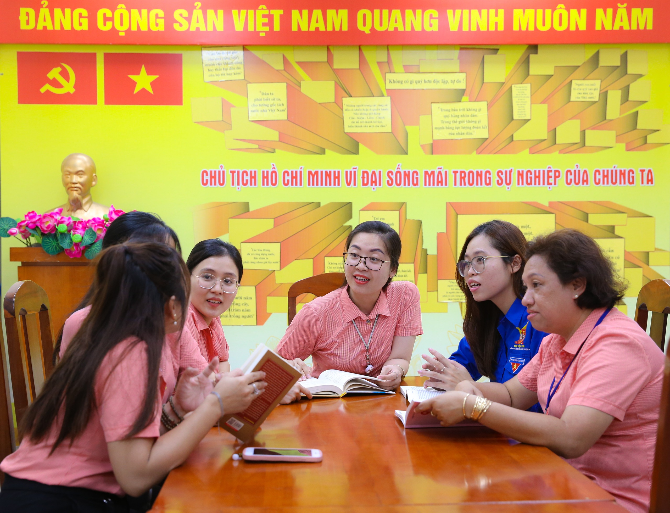 Kh&ocirc;ng gian Văn h&oacute;a Hồ Ch&iacute; Minh hiện hữu trong tim nh&acirc;n d&acirc;n TP HCM- Ảnh 20.