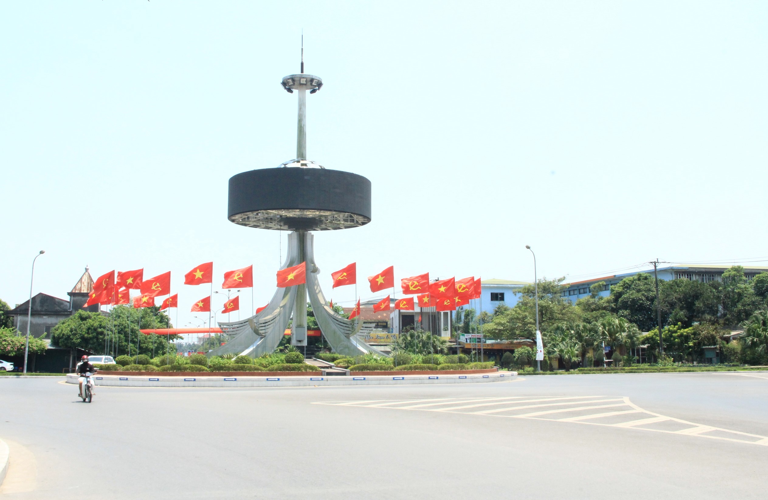 Người dân khốn khổ dưới cái nắng kỷ lục 44 độ C ở Quảng Trị- Ảnh 3.