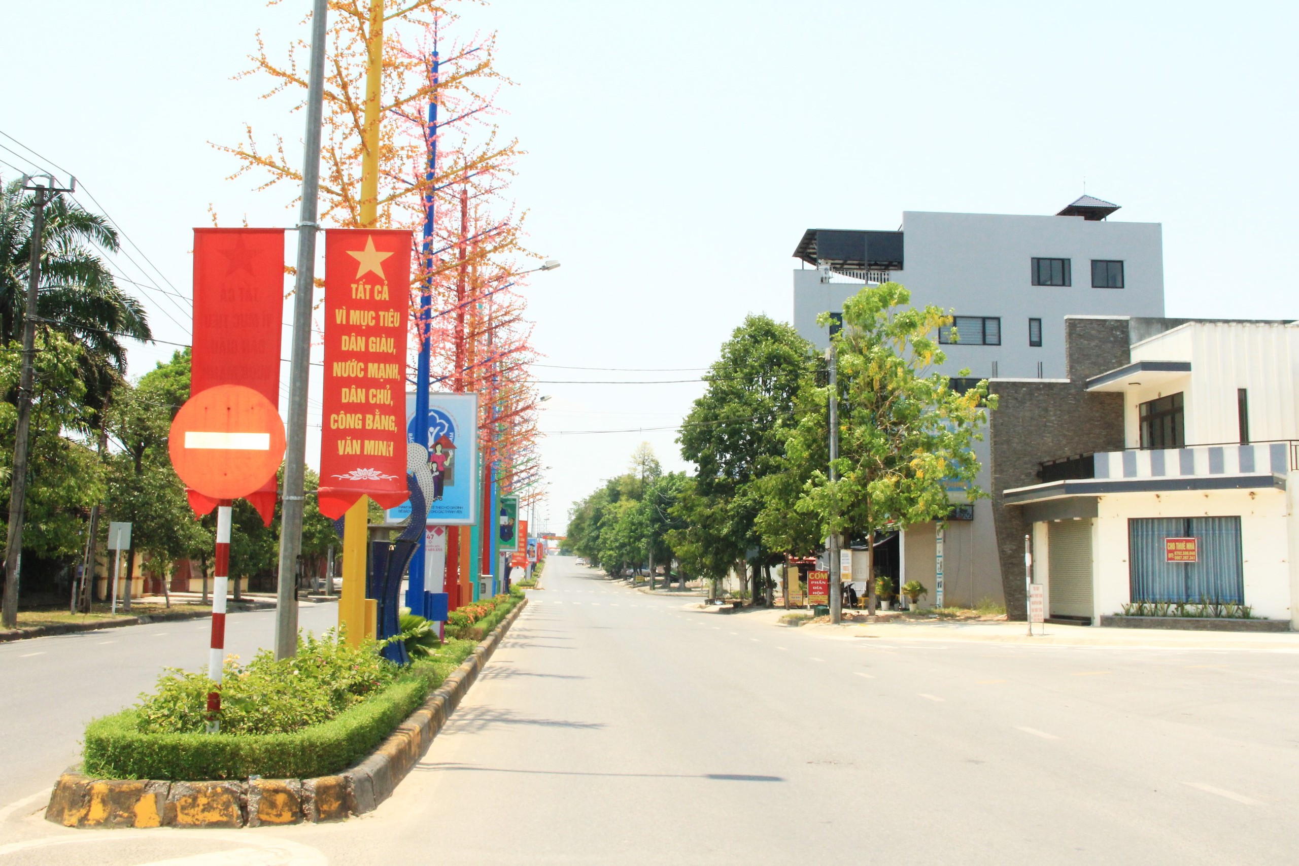 Người dân khốn khổ dưới cái nắng kỷ lục 44 độ C ở Quảng Trị- Ảnh 4.
