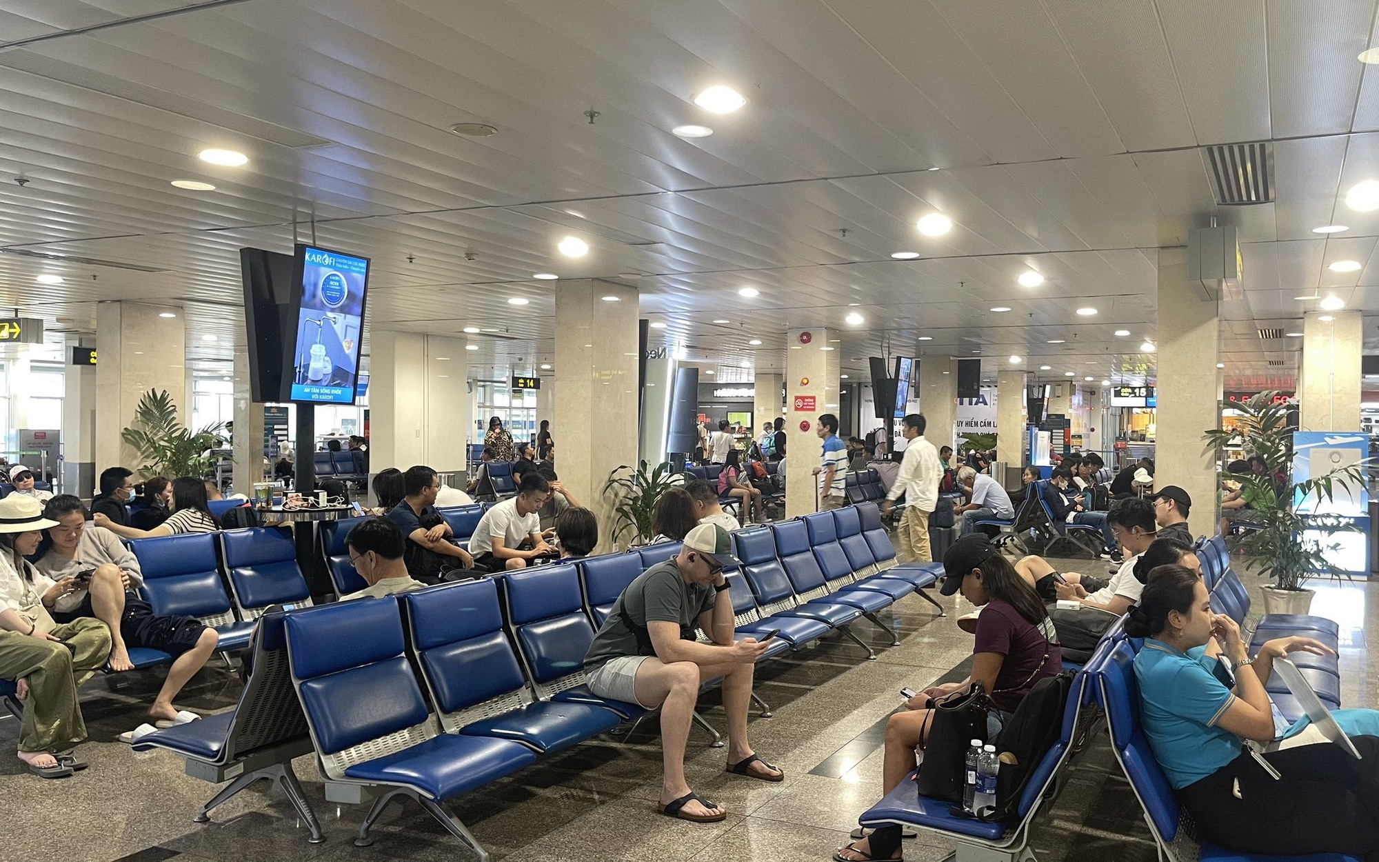 Bất ngờ lượng khách qua sân bay Tân Sơn Nhất ngày 29-4