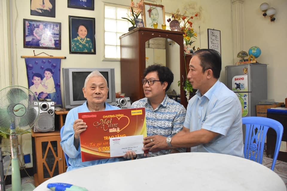 Soạn giả Ho&agrave;ng Song Việt, NSƯT V&otilde; Minh L&acirc;m x&uacute;c động trước th&agrave;nh c&ocirc;ng của vở &ldquo;Người ven đ&ocirc;&rdquo;- Ảnh 4.
