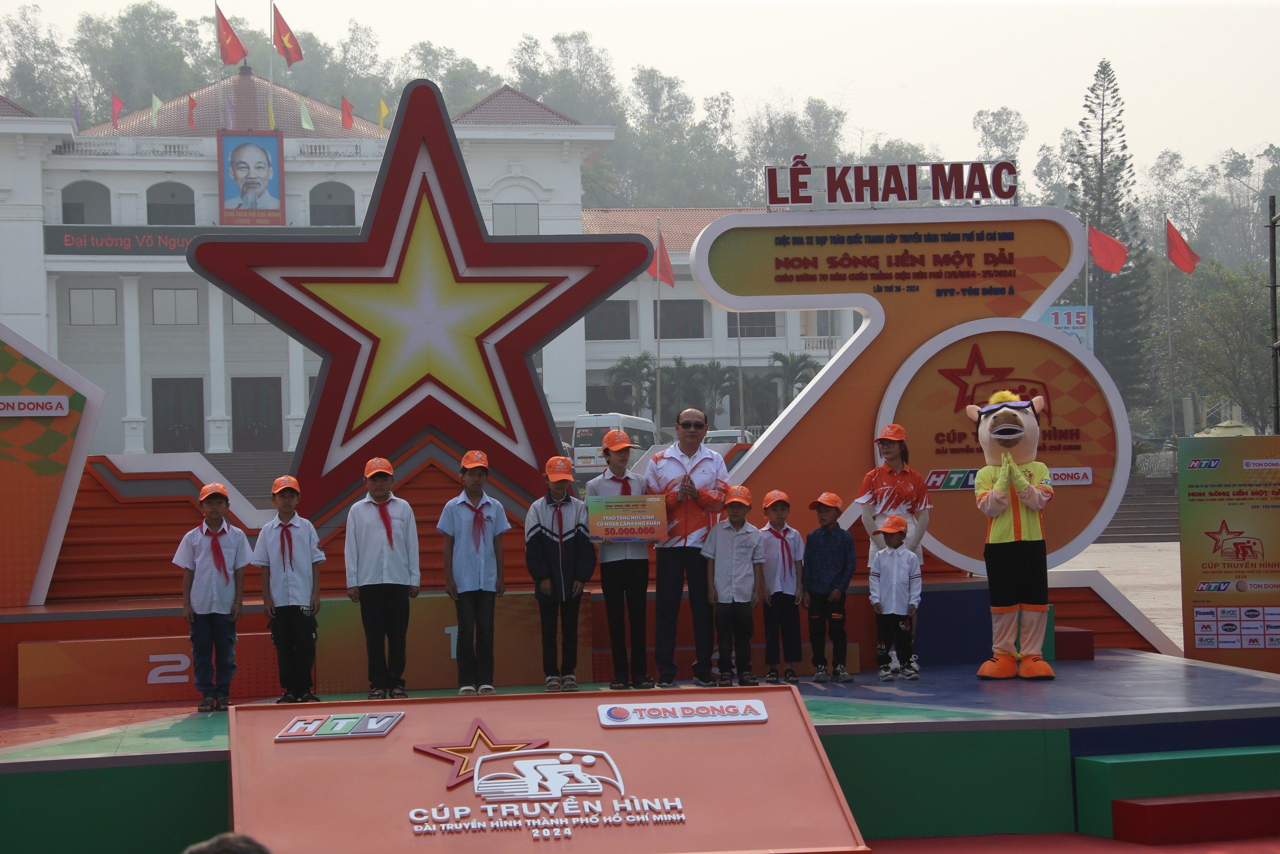 Petr Rikunov lập cú đúp chặng khai mạc Cúp xe đạp Truyền hình TP HCM 2024- Ảnh 14.