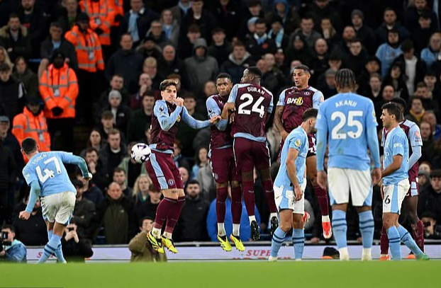 Phil Foden bùng nổ với hat-trick, Man City bám đuổi Arsenal- Ảnh 4.