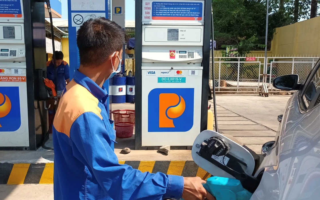 TP HCM cảnh báo thu hồi giấy phép doanh nghiệp xăng dầu chưa lập hóa đơn điện tử theo từng lần bán