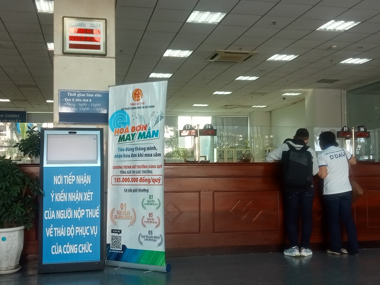 TP HCM cảnh b&aacute;o thu hồi giấy ph&eacute;p doanh nghiệp xăng dầu chưa lập h&oacute;a đơn điện tử theo từng lần b&aacute;n- Ảnh 1.