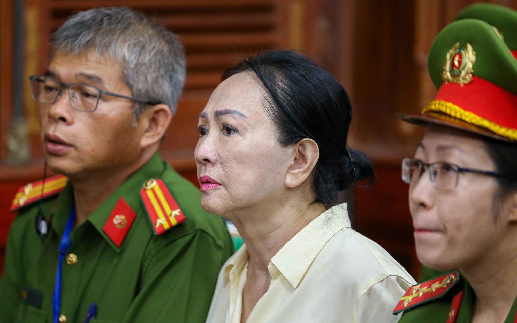 Bị cáo Trương Mỹ Lan khóc khi nói lời sau cùng