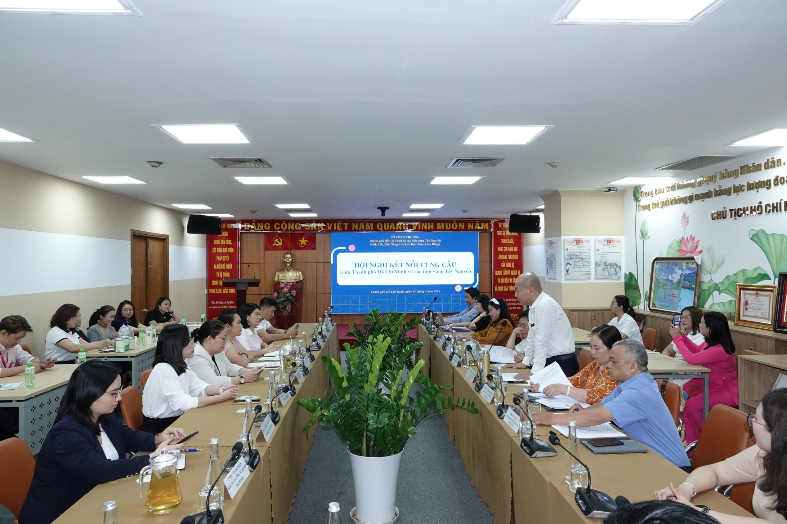 Rau củ, trái cây Tây Nguyên đổ về TP HCM ngày càng nhiều- Ảnh 3.