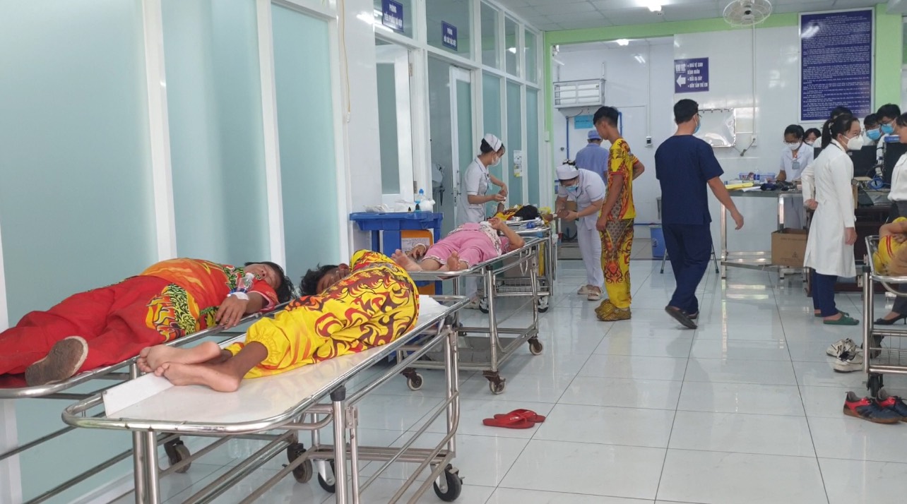 Nhận định ban đầu vụ đoàn múa lân sư rồng ở Bình Dương nhập viện- Ảnh 1.