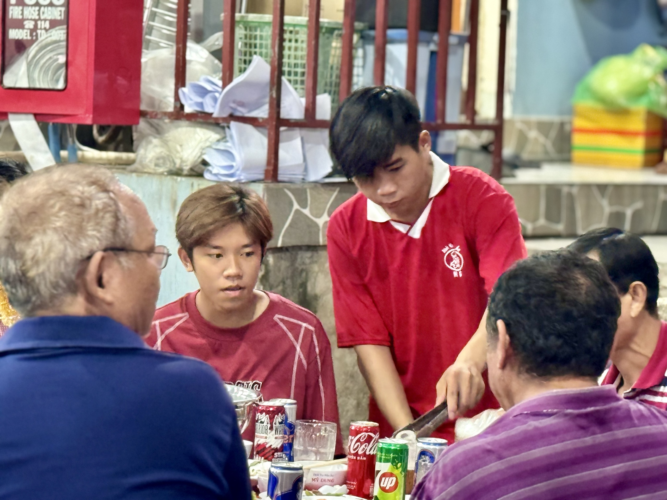 Công nhân đón lễ tại nhà trọ để tiết kiệm chi phí- Ảnh 4.