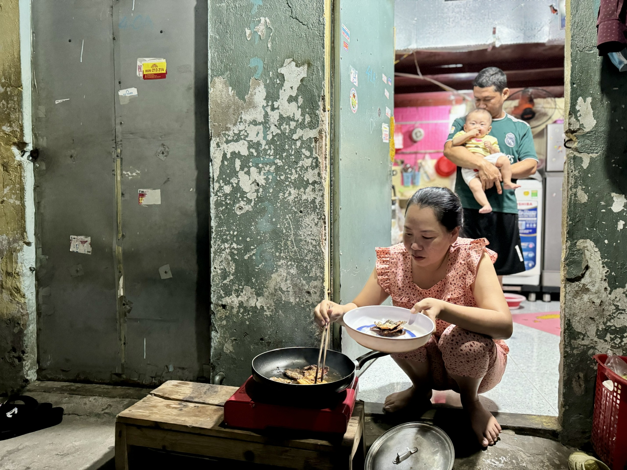 Công nhân đón lễ tại nhà trọ để tiết kiệm chi phí- Ảnh 2.