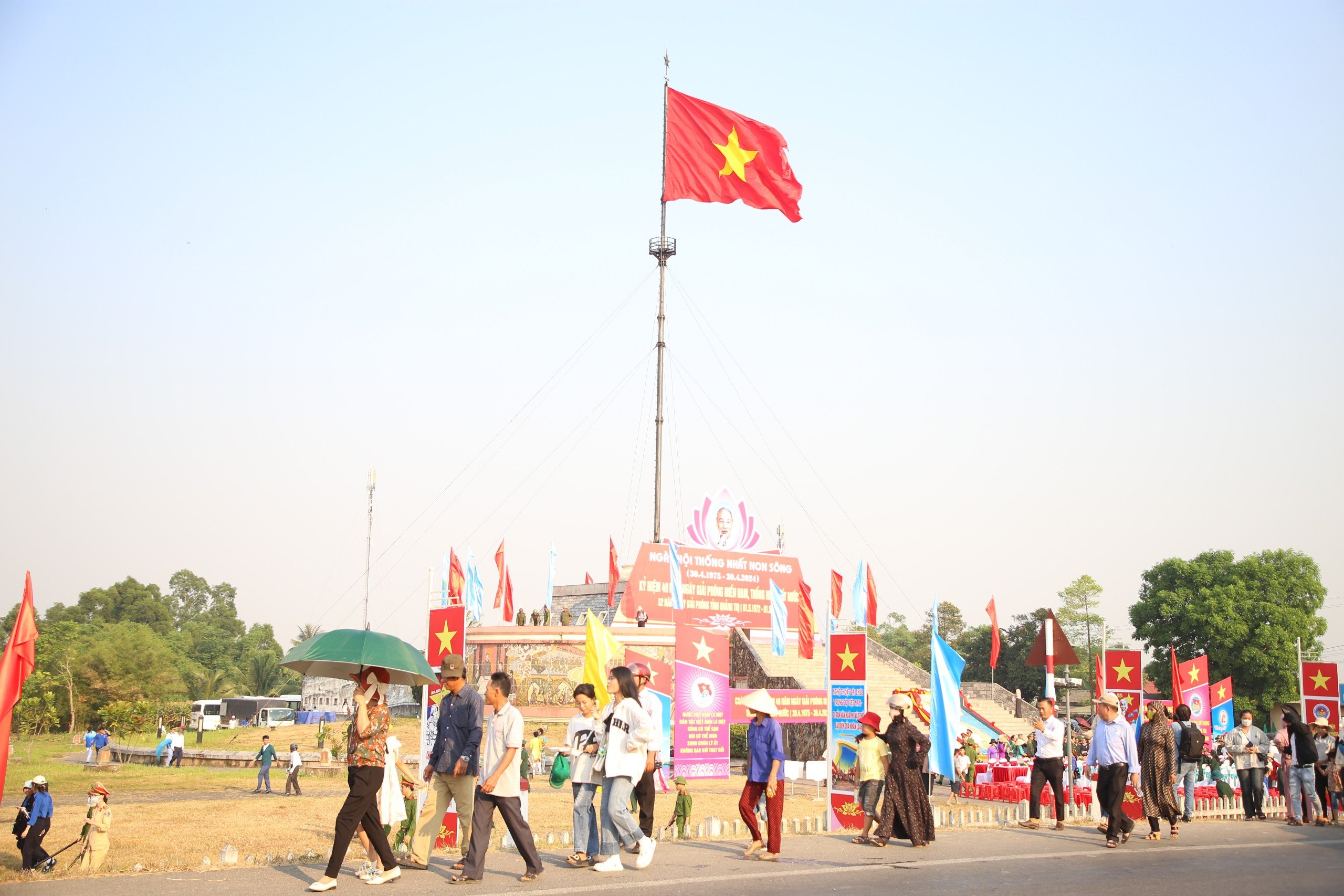X&uacute;c động Lễ Thượng cờ Thống nhất non s&ocirc;ng ở đ&ocirc;i bờ Hiền Lương - Bến Hải- Ảnh 2.