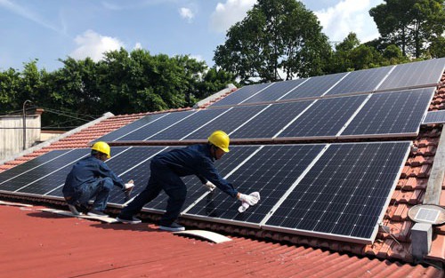 Điện mặt trời mái nhà bán giá 0 đồng để ngăn "trục lợi chính sách"