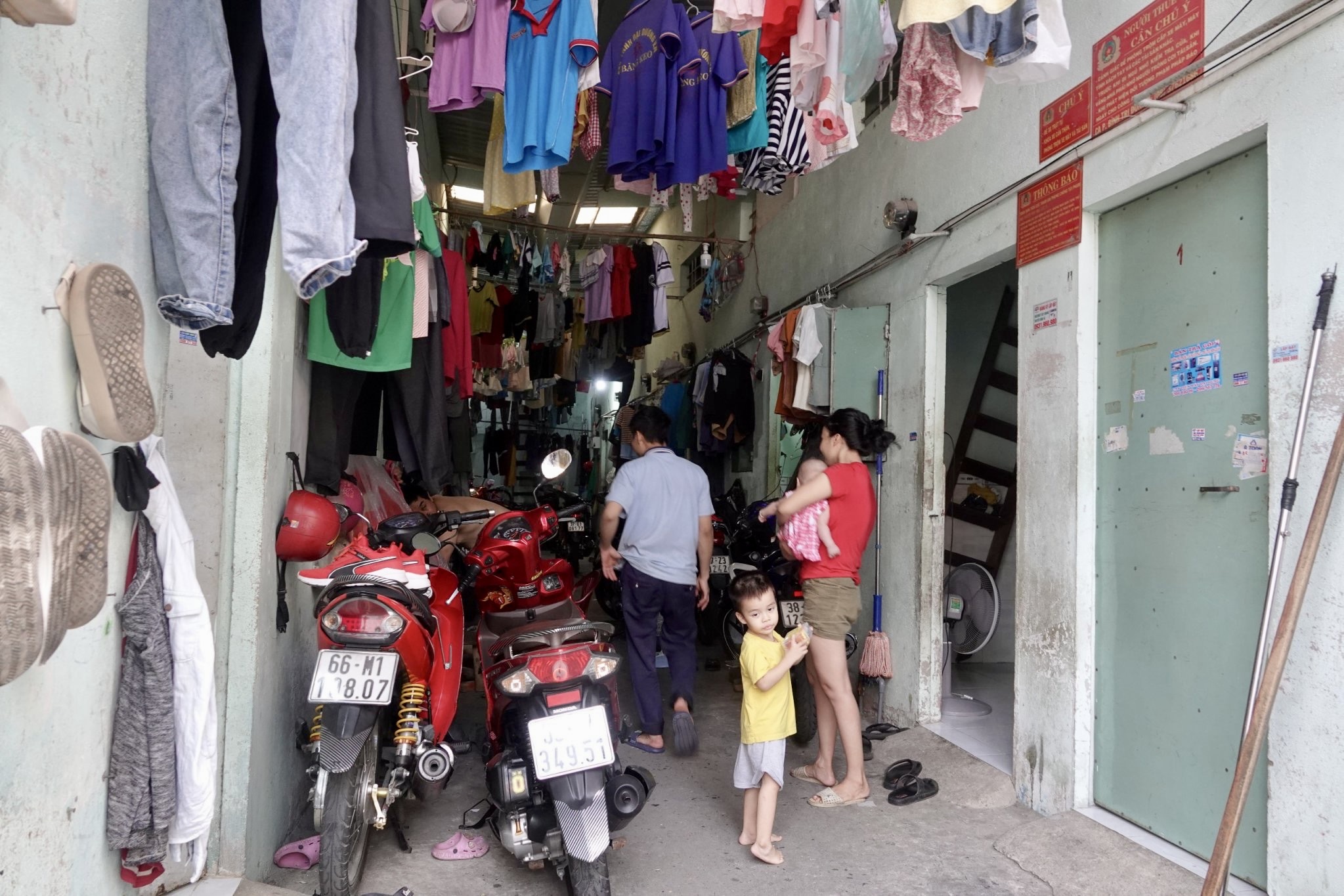 Công nhân đón lễ tại nhà trọ để tiết kiệm chi phí- Ảnh 5.