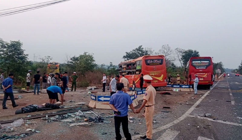 Truy t&igrave;m t&agrave;i xế xe đầu k&eacute;o trong vụ tai nạn khiến 2 thiếu ni&ecirc;n tử vong- Ảnh 1.