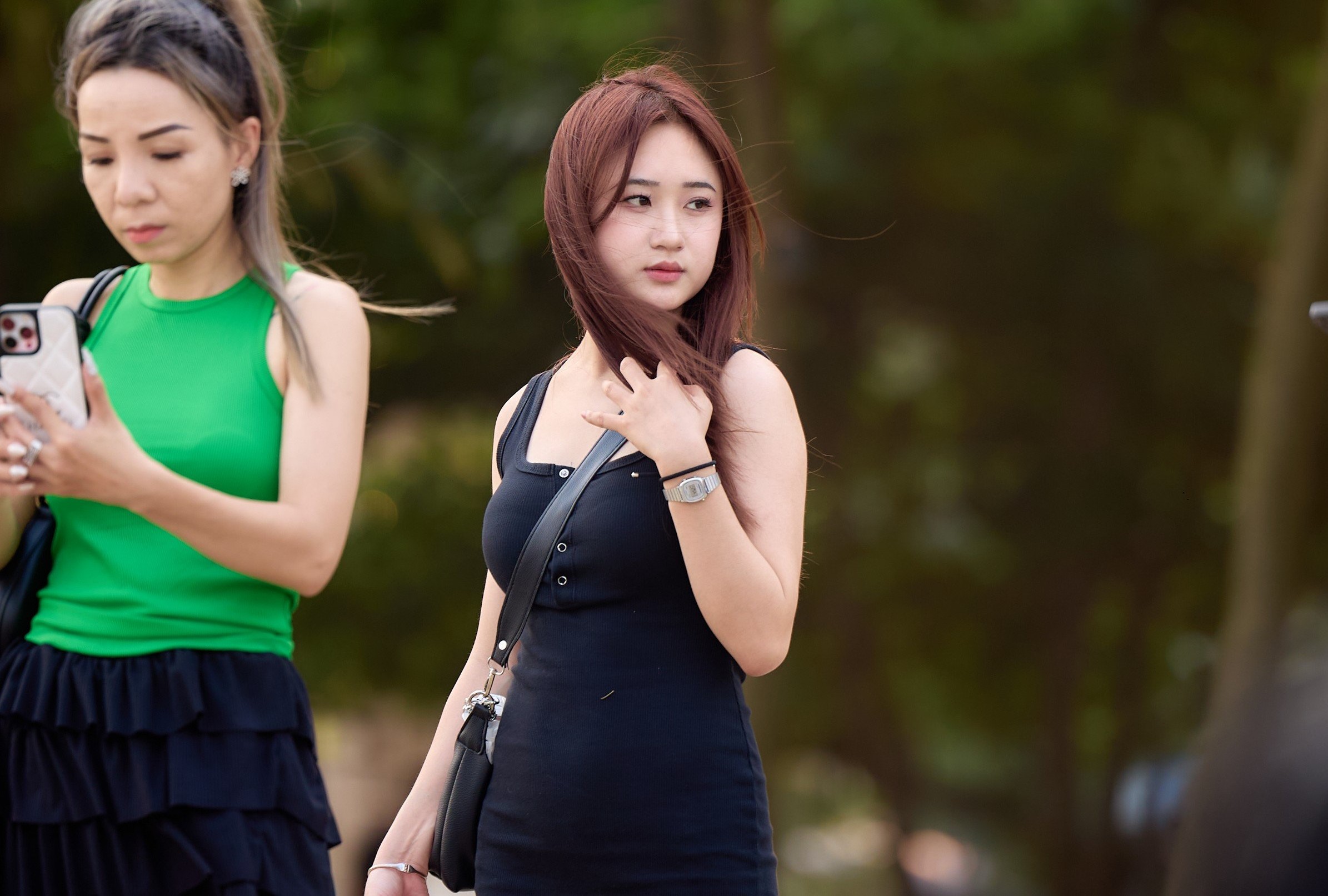 Du kh&aacute;ch &ugrave;n &ugrave;n đổ về, biển Sầm Sơn ken đặc người- Ảnh 11.