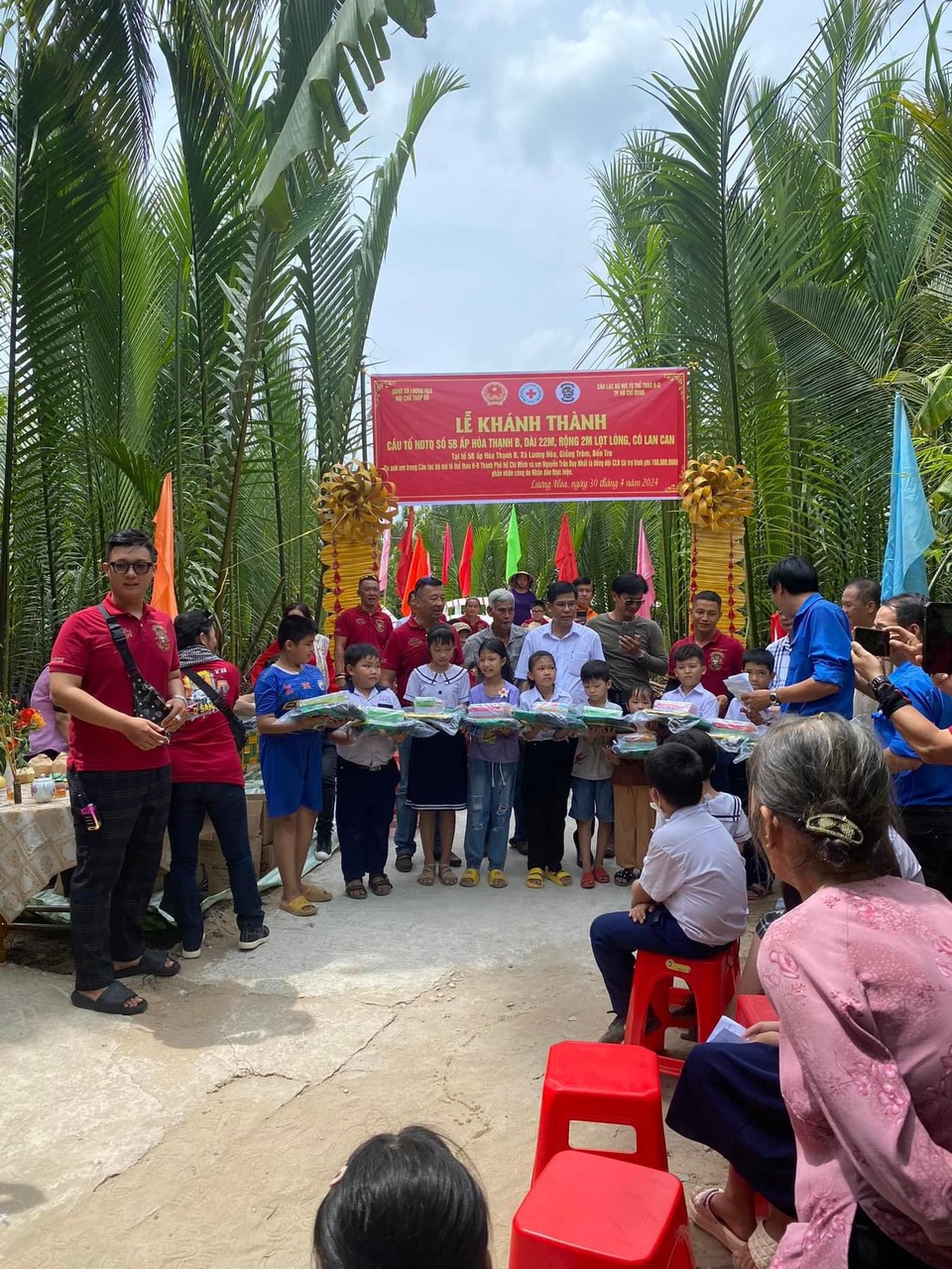 Nguyễn Trần Duy Nhất b&aacute;n găng đấu để g&oacute;p sức x&acirc;y cầu gi&uacute;p người d&acirc;n Bến Tre- Ảnh 4.