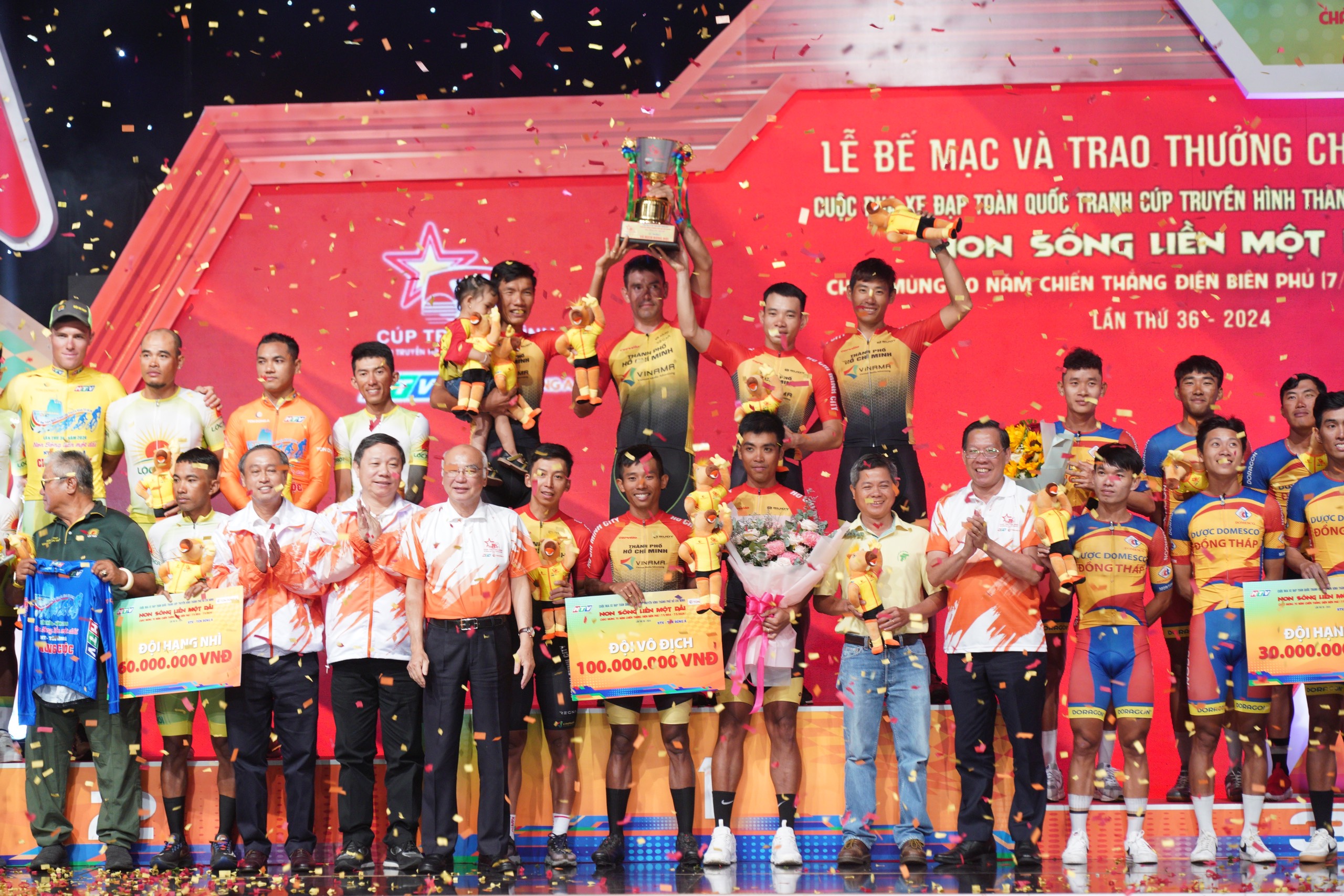Petr Rikunov đoạt &Aacute;o v&agrave;ng chung cuộc C&uacute;p truyền h&igrave;nh TP HCM 2024- Ảnh 4.