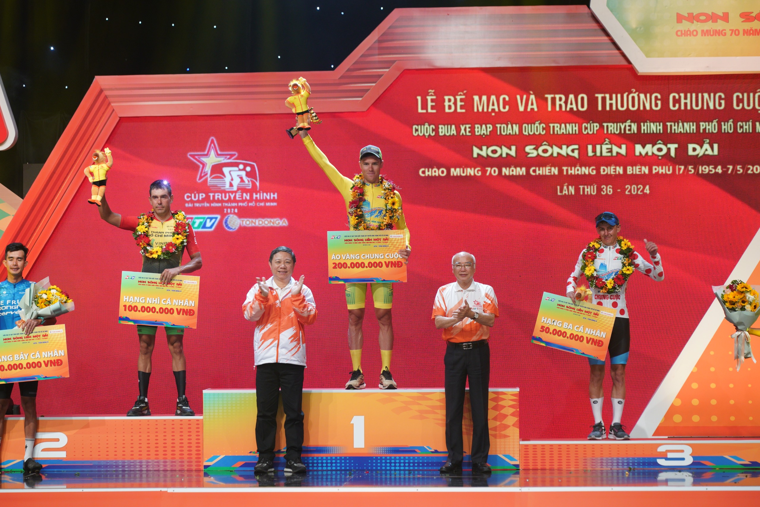 Petr Rikunov đoạt &Aacute;o v&agrave;ng chung cuộc C&uacute;p truyền h&igrave;nh TP HCM 2024- Ảnh 3.