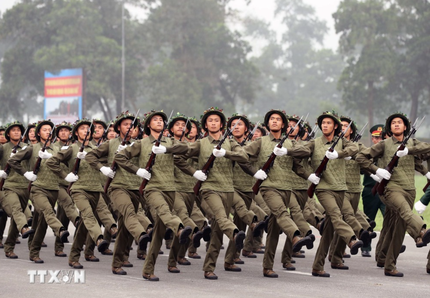 Hai Đại tướng Phan Văn Giang, Tô Lâm kiểm tra hợp luyện diễu binh kỷ niệm Chiến thắng Điện Biên Phủ- Ảnh 4.