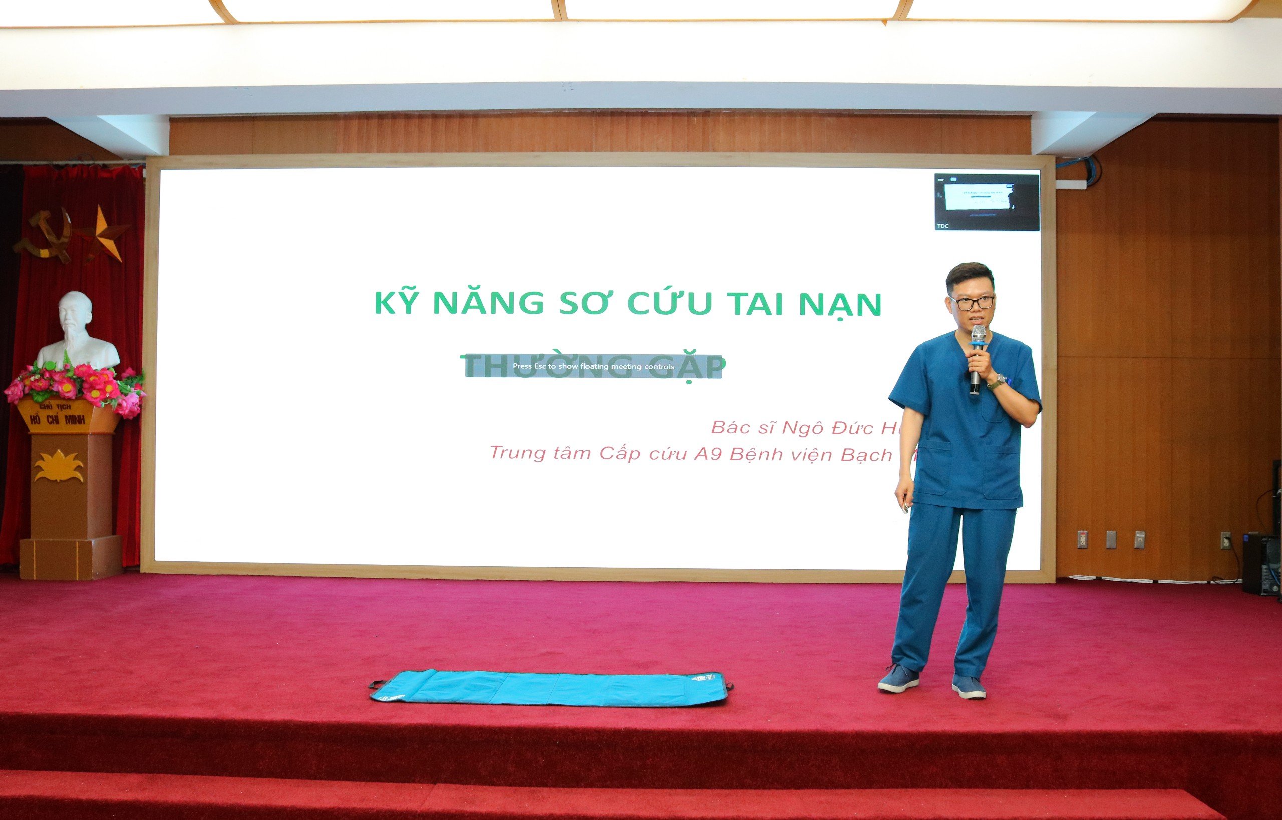 B&aacute;c sĩ chỉ c&aacute;ch sơ, cấp cứu ai cũng c&oacute; thể l&agrave;m được- Ảnh 1.